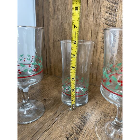 Arby's Libby Holly Berries Christmas Collection Stemmed Wine Glasse - Picture 4 of 5